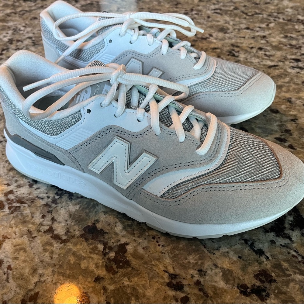 997H New Balance Sneakers women’s